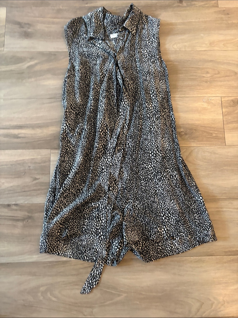 Sleeveless Black & White Printed Women's romper with belt